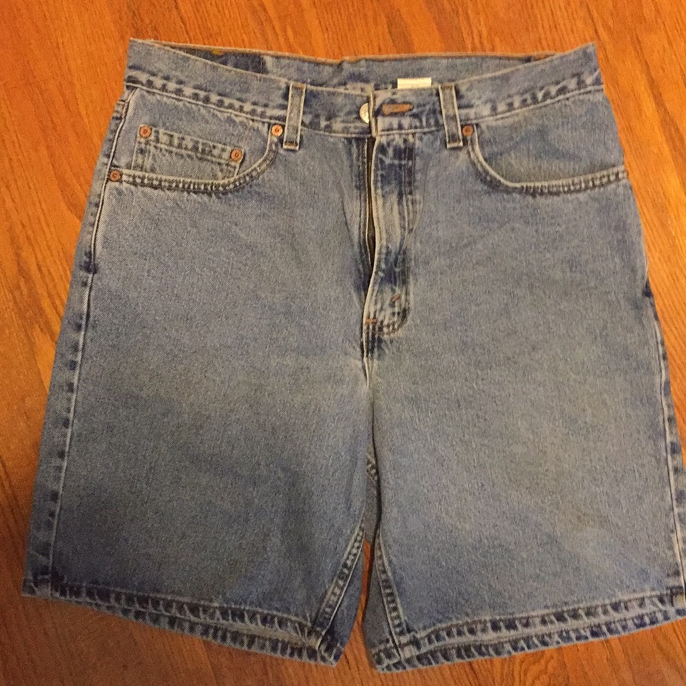 Levi’s 550 relaxed fit shorts. 34 waist